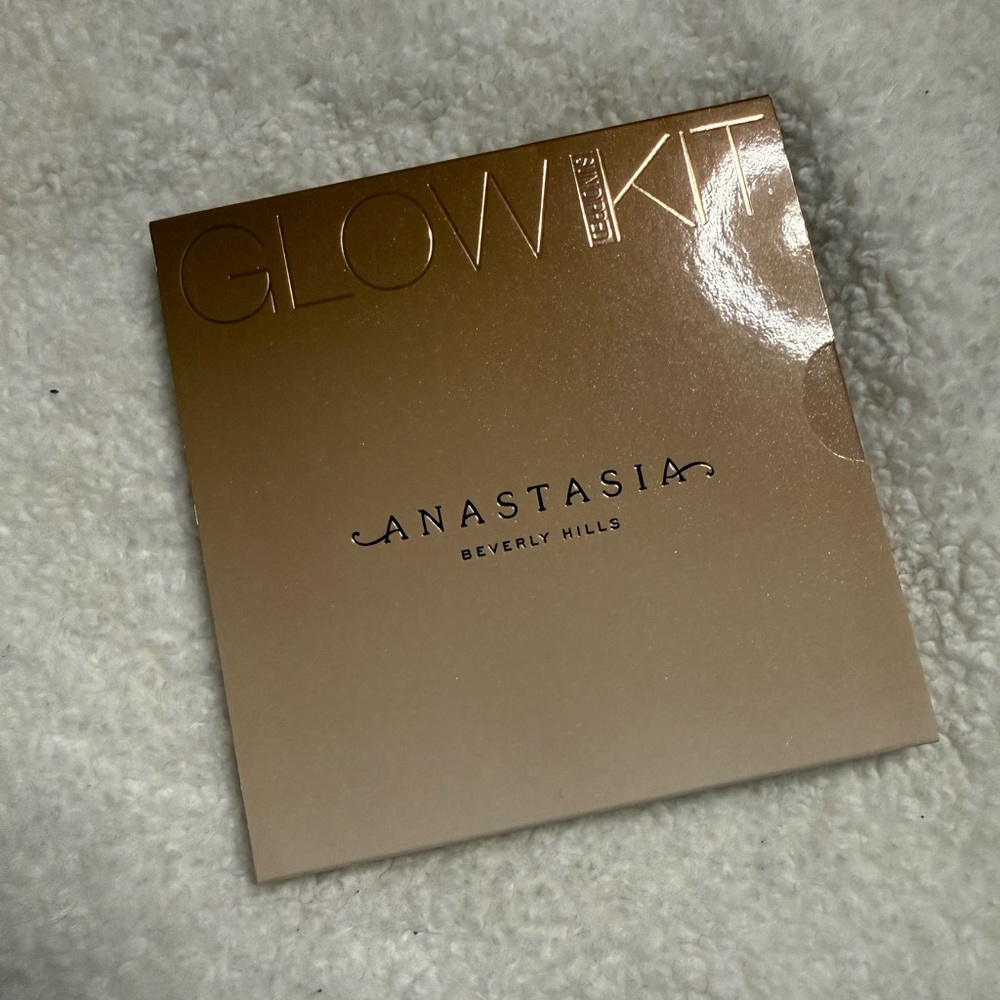Anastasia Beverly Hills Glow Kit in Gold and Tan
